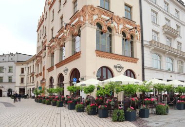 Polonya 'nın Krakow kentindeki ana Pazar Meydanı' ndaki Czynciel Evi