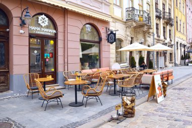 Lviv, Ukrayna şehir merkezindeki sokak kafesi.