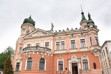  Ukrayna 'nın başkenti Lviv' de bulunan A. Sheptytsky (Profesör Emil Abdank Dunikovsky 'nin eski villası) adlı Ulusal Müze