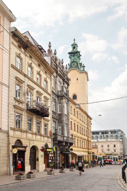 Ukrayna 'nın başkenti Lviv' de Kutsal Bakire Meryem 'in Zemini Başkilisesi' nin çan kulesi.