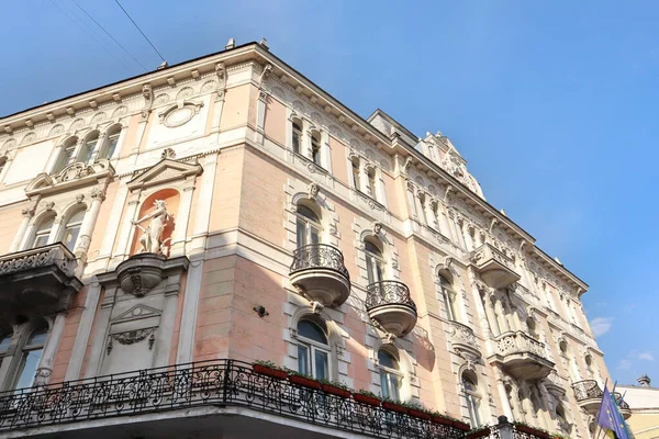 Vintage George Hotel Centro Lviv Ucrania — Foto de Stock