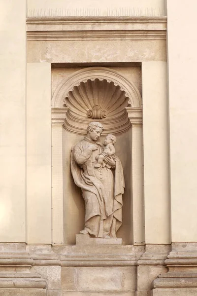 Скульптура Иезуитской Церкви Петра Павла Львове Украина — стоковое фото