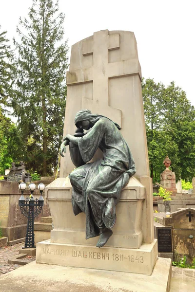 Grabstein Mit Skulptur Für Markiyan Shashkevich Auf Dem Lychakiv Friedhof — Stockfoto