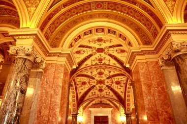 Macaristan 'ın Budapeşte kentindeki Macar Devlet Opera Evi' nin içi