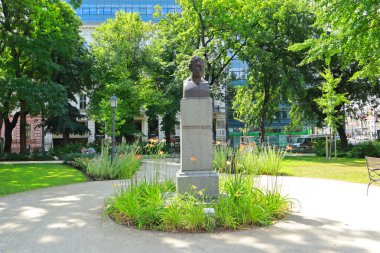  Budapeşte, Hung 'daki Müze Bahçesinde Daniel Berzsenyi' nin heykeli