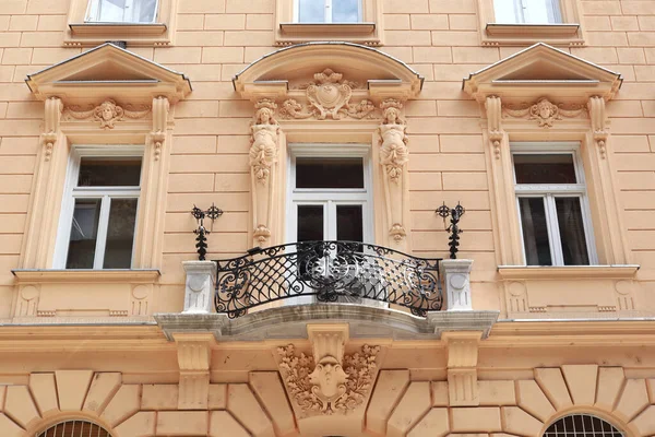 Bogata Dekoracja Zabytkowego Domu Centrum Budapesztu Węgry — Zdjęcie stockowe