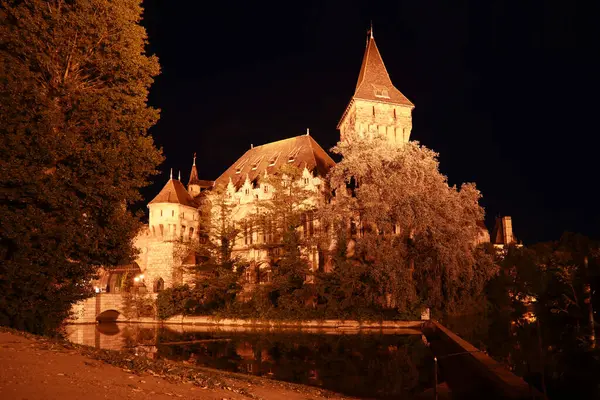 Замок Вайдахуньяд Вечером Будапеште Венгрия — стоковое фото
