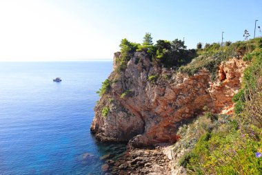  Hırvatistan 'ın Dubrovnik kentinde güneşli bir günde deniz manzarası