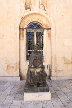 Hırvatistan 'ın Dubrovnik kentinde yazar Marina Drziç anıtı