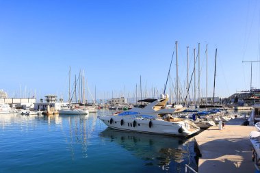 Hırvatistan 'ın Split kentinde güneşli bir günde Marina