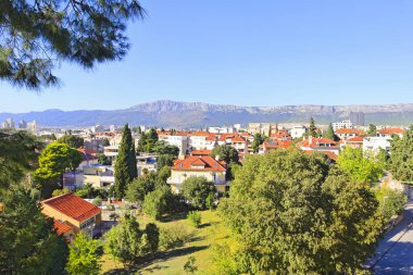 Hırvatistan 'ın Split kentinde güneşli bir günde Panorama kenti