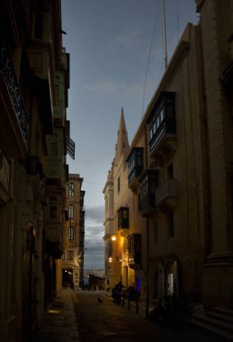  Valletta, Malta 'da Aziz Paul Katedrali' nin çan kulesi.