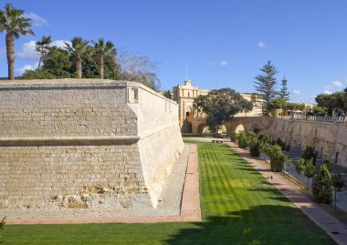 Howard Gardens ve Mdina Kapısı Mdina, Malta