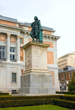 Madrid 'deki Prado Müzesi yakınlarındaki ressam Bartolom Murillo' nun heykeli