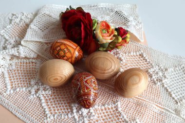 Ukrayna 'dan el yapımı ahşap paskalya yumurtaları (pysanka)