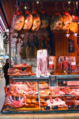 İspanya, Valencia 'daki yerel pazarda satışa sunulan İspanyol ulusal lezzeti.