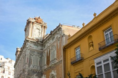 Valencia, İspanya 'da bulunan Marques de Dos Aguas Sarayı (şimdi İspanya Ulusal Seramik Müzesi)