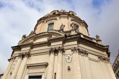 Roma, İtalya 'daki Trajan Forumunda Meryem' in Kutsal İsminin Kilisesi