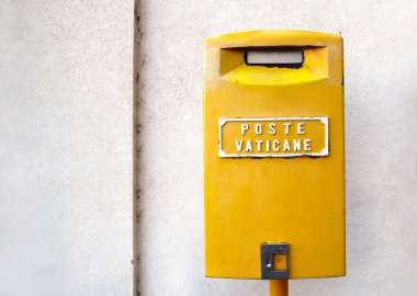Vatikan 'daki sarı posta kutusu