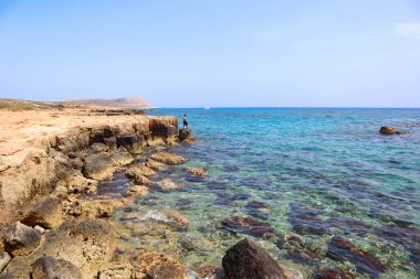 Kıbrıs 'ta Cape Greco yakınlarındaki kıyı şeridi manzarası