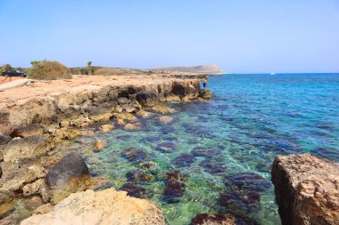 Kıbrıs 'ta Cape Greco yakınlarındaki kıyı şeridi manzarası