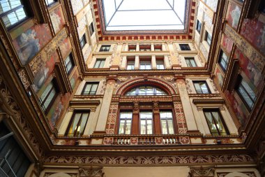 Roma şehir merkezindeki Sciarra Galerisi, İtalya