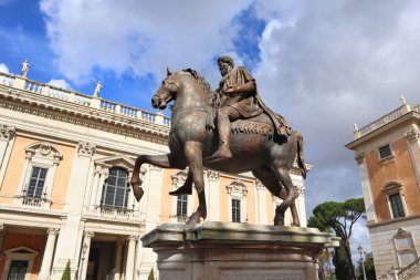 Roma, İtalya 'daki Capitol Meydanı' nda Marcus Aurelius anıtı