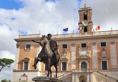 Roma, İtalya 'daki Capitol Meydanı' nda Marcus Aurelius anıtı