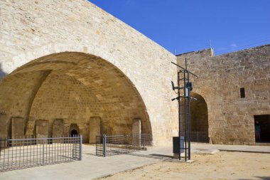 Kıbrıs Rum Kesimi 'nin Larnaca kentindeki Ünlü Ortaçağ Kalesi Avlusu