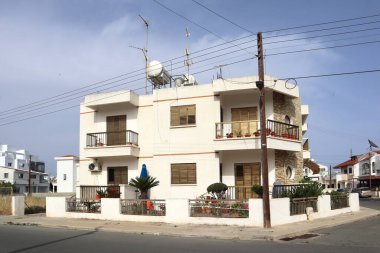Kıbrıs 'ın Larnaca kentindeki tipik apartman dairesi