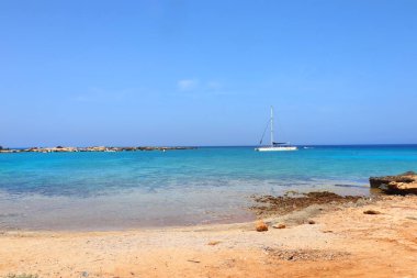 Kıbrıs Rum Kesimi 'nin Protaras kentinde bir gemiyle Deniz Burnu