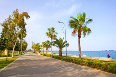  Kıbrıs 'ın Limasol kentinde güneşli bir günde Molos Embankment
