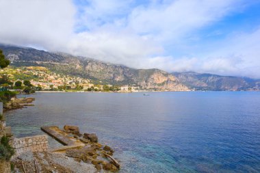 Fransa 'da güneşli bir günde Saint-Jean-Cap-Ferrat Panoraması