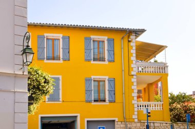 Fransa 'nın Cagnes-sur-Mer şehrinde eski taş ev