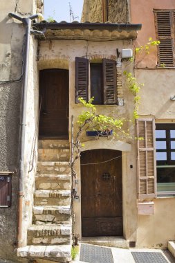 Fransa 'nın Cagnes-sur-Mer şehrinde eski taş ev