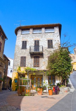 Fransa 'nın Cagnes-sur-Mer şehrinde eski taş ev