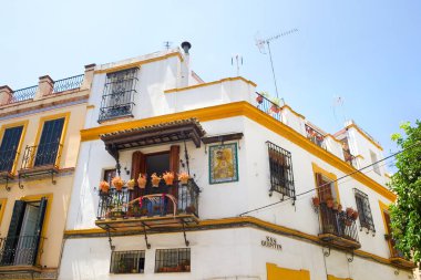 İspanya 'nın Seville şehrinde tarihi bir evde.