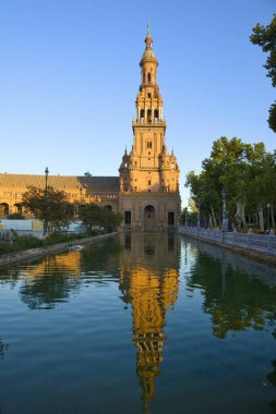 İspanya 'nın Sevilla kentindeki İspanya Meydanı' nın bir parçası