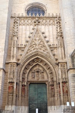 İspanya, Seville 'de gece vakti Gotik Katedral' in bir parçası