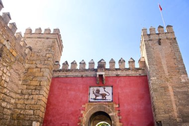 İspanya 'nın Sevilla kentindeki Aslan Kapısı (Puerta del Len) manzarası