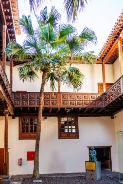 İspanya 'nın Puerto de la Cruz kentindeki Çağdaş Sanat Müzesi Avlusu Eduardo Westerdahl (Macew)