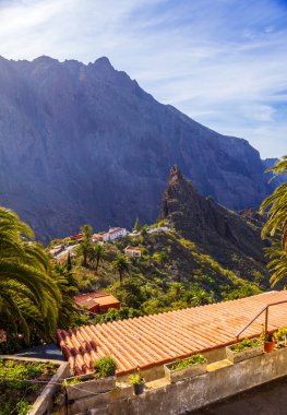 Tenerife 'de güneşli bir günde Masca Köyü