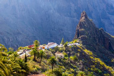 Tenerife 'de güneşli bir günde Masca Köyü