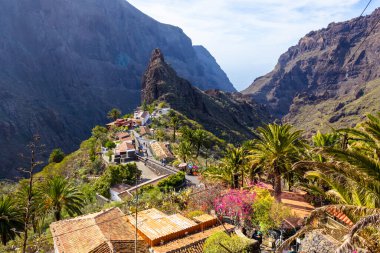 Tenerife 'de güneşli bir günde Masca Köyü