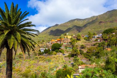 Tenerife 'de güneşli bir günde Masca Köyü