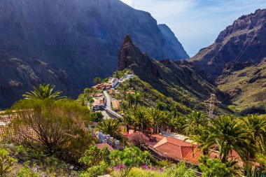 Tenerife 'de güneşli bir günde Masca Köyü
