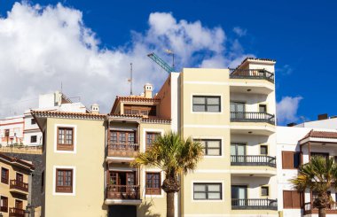 Candelaria, Santa Cruz de Tenerife, İspanya 'da güneşli bir günde tipik mimarlık