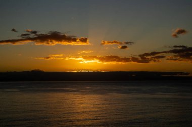 Candelaria, Santa Cruz de Tenerife, İspanya 'da günbatımı ile deniz manzarası