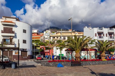 Candelaria, Santa Cruz de Tenerife, İspanya 'da güneşli bir günde tipik mimarlık