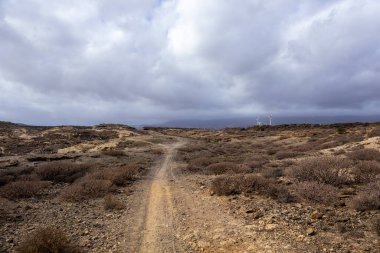 Tenerife 'de bulutlu bir günde Mars manzarası, Santa Cruz de Tenerife, İspanya